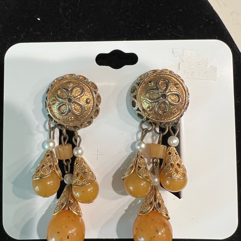 Dauplaise Elegant Gold and Cream Dangle Earrings